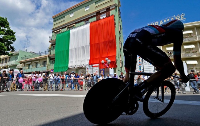 Resultado etapa 1 del Giro de Italia 2016:  Dumoulin, profeta en su tierra