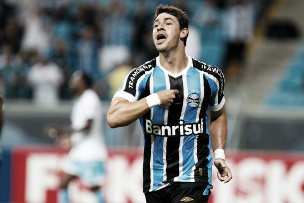 Com show de Giuliano, Grêmio vence e mantém liderança do Gaúcho