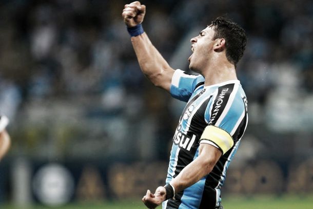 Giuliano destaca movimentação do Grêmio no triunfo ante Avaí: "Surpreende o adversário"