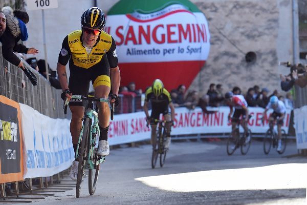 Tirreno-Adriatico, Roglic vince sullo strappo di Trevi. Thomas maglia azzurra