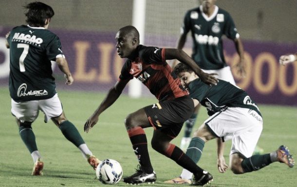 No Serra Dourada, Goiás e Vitória empatam em jogo de poucas emoções No Serra Dourada, Goiás e Vitória empatam em jogo de poucas emoções
