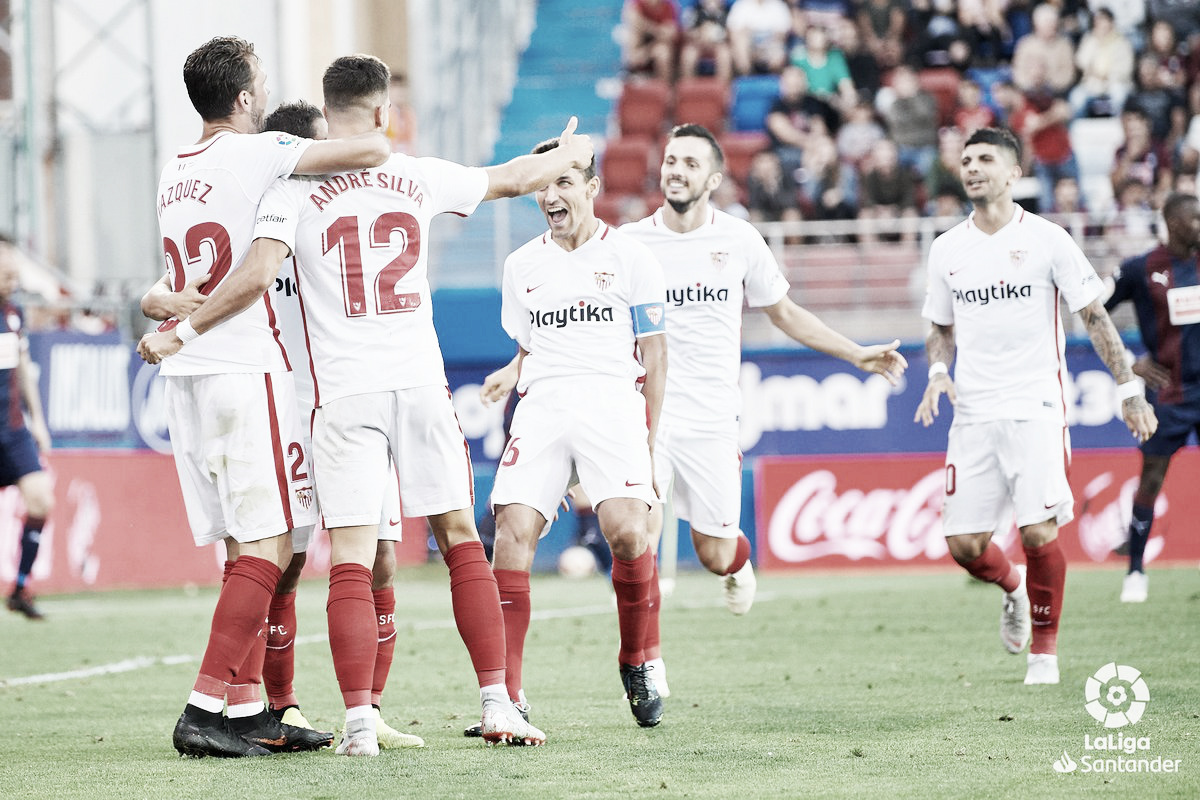 El Sevilla FC golea, suma  y sigue