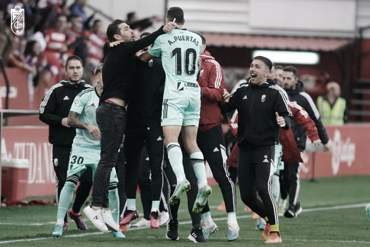 El Granada CF acaricia el ascenso a Primera tras ganar en Anduva
