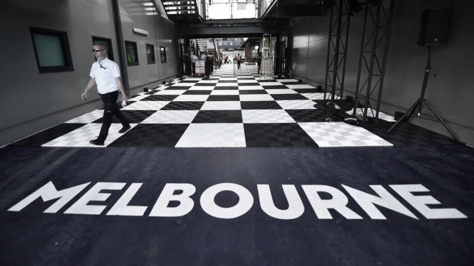 Com suspeita de coronavírus, funcionários da Haas e McLaren ficam de quarenta em Melbourne Com suspeita de coronavírus, funcionários da Haas e McLaren ficam de quarenta em Melbourne