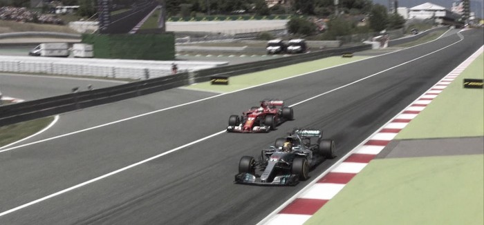 Hamilton gana en España, Sainz clasifica séptimo y Alonso termina la carrera