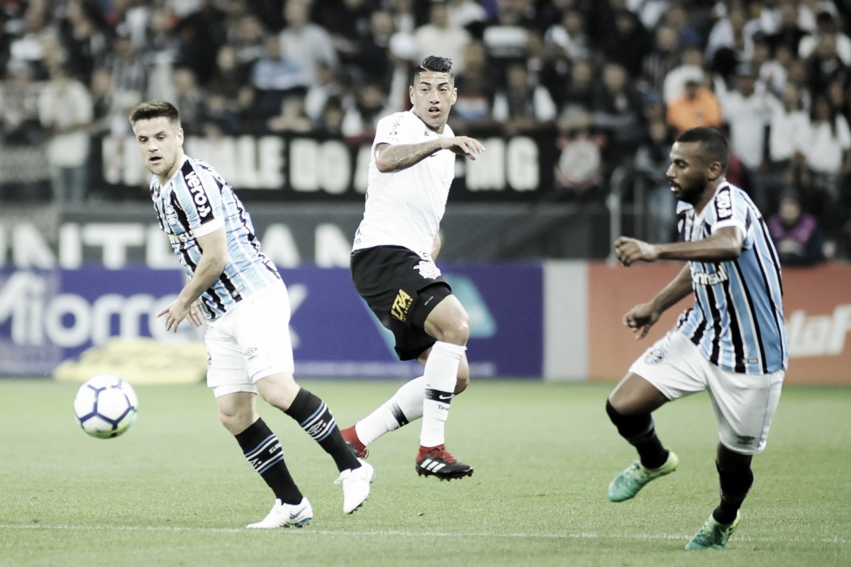 Grêmio domina Corinthians, vence fora de casa e assume a terceira colocação do Brasileirão