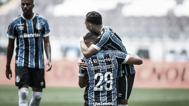 Com dois de Diego Souza, Grêmio vence Cuiabá e está na semifinal da Copa do Brasil
