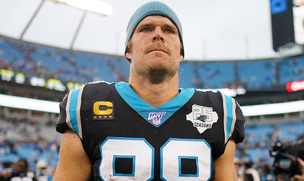 Greg Olsen signs with Seattle