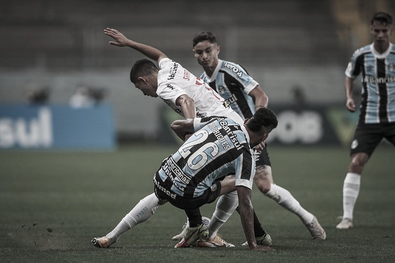 Inevitável: Grêmio bate campeão Atlético-MG, mas acaba rebaixado à Série B