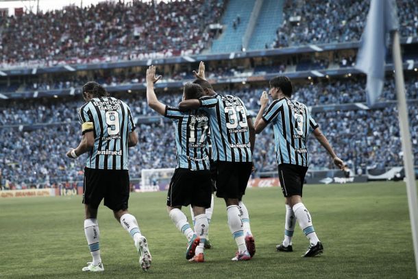 Grêmio quebra tabu de dois anos sem vitória em clássicos e goleia o Internacional
