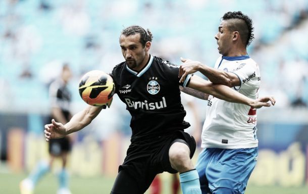 Em duelo de opostos no Brasileirão, Grêmio e Bahia se enfrentam em Porto Alegre