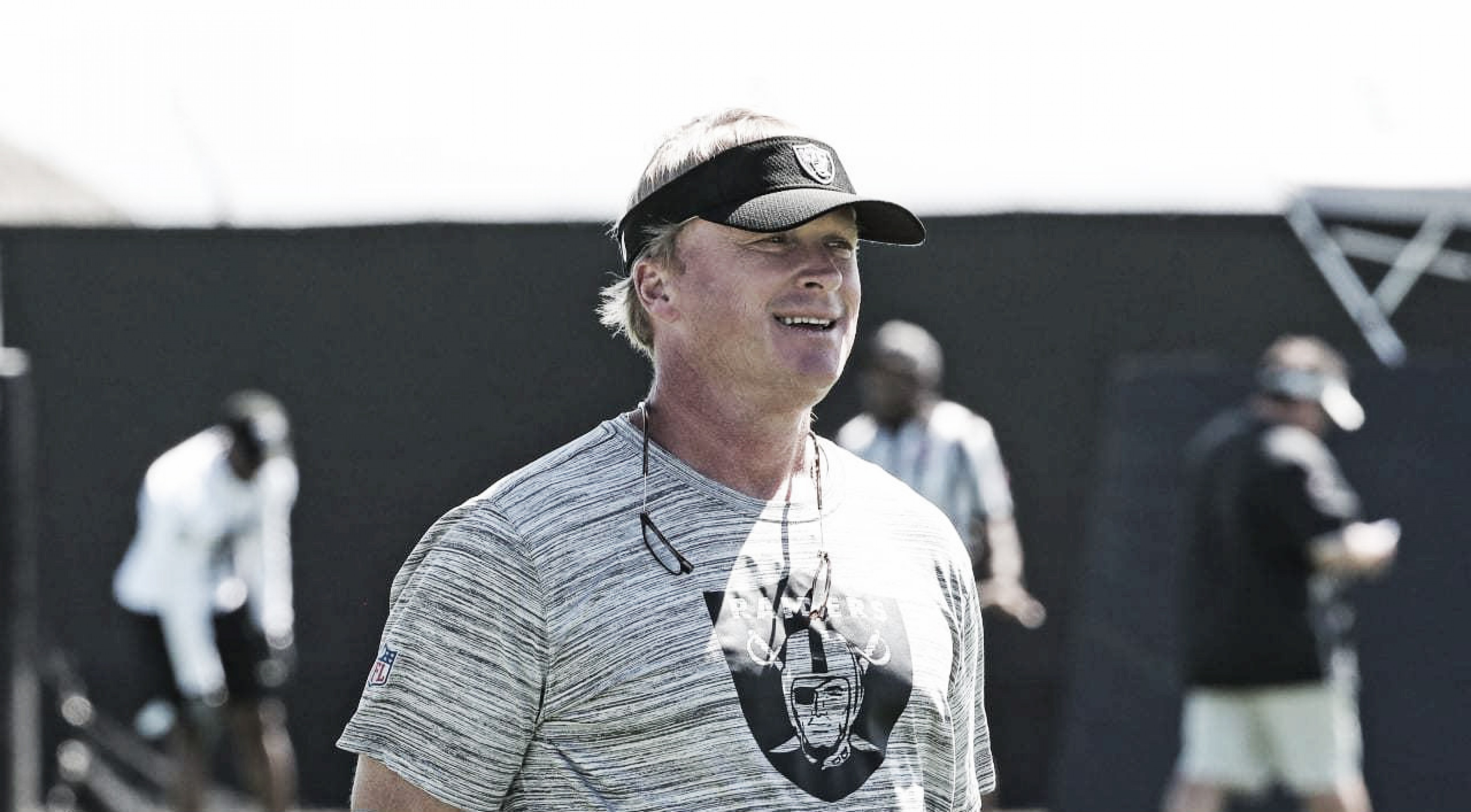 Sob nova direção, Raiders recebem Rams Sob nova direção, Raiders recebem Rams