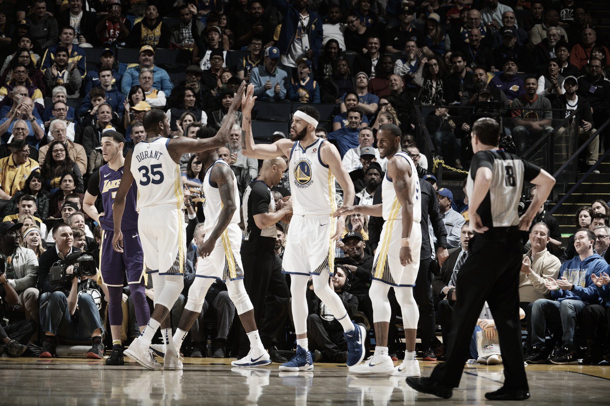 NBA, una Golden State decimata batte comunque i Lakers (117-106)