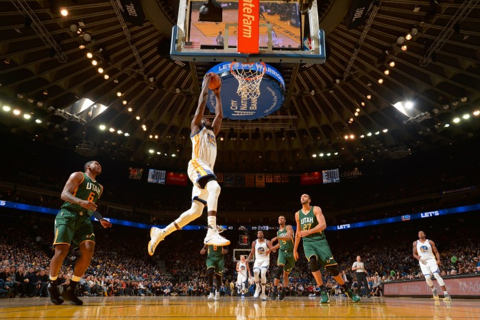 NBA - Cleveland la spunta all'overtime sui Bucks, Golden State senza problemi con i Jazz