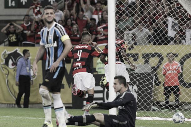 Guerrero marca novamente e Flamengo vence Grêmio no Maracanã
