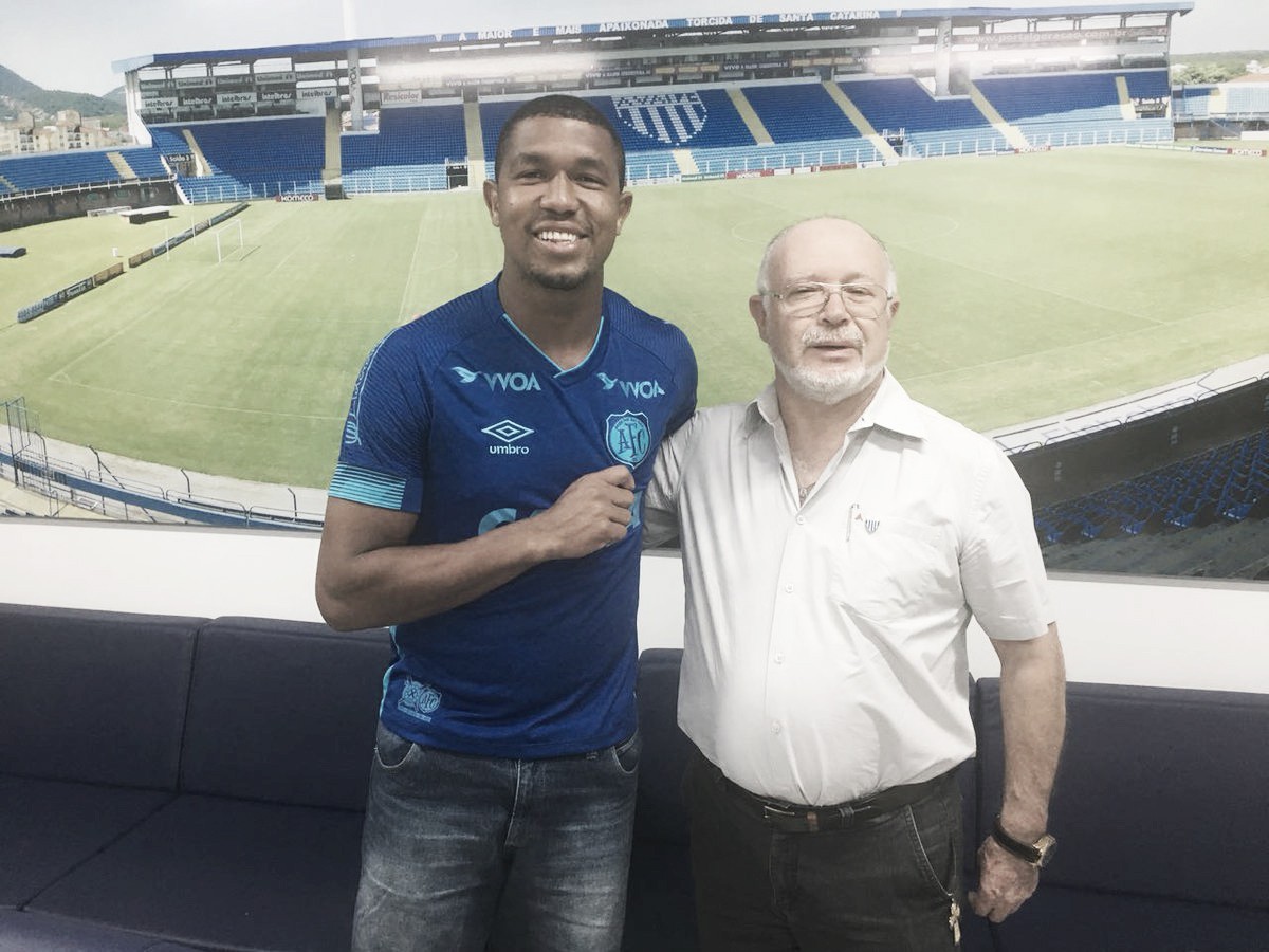 Santos empresta atacante Rodrigão ao Avaí até o fim da temporada Santos empresta atacante Rodrigão ao Avaí até o fim da temporada