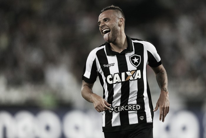 Titular diante do Santos, Guilherme agradece a Jair Ventura: "Feliz pela confiança"
