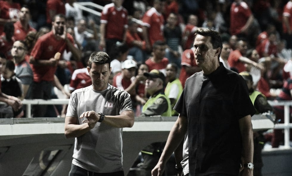 Alexandre Guimarães: "Era vital ganar, ahora estamos primeros en el grupo" Alexandre Guimarães: "Era vital ganar, ahora estamos primeros en el grupo"