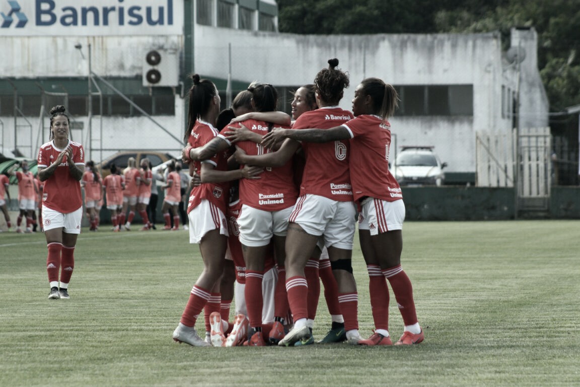 Internacional triunfa sobre Grêmio em primeiro clássico no Brasileirão feminino