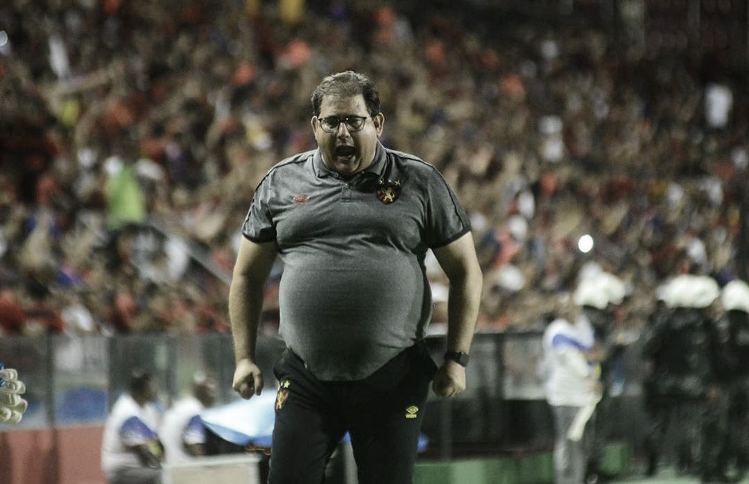 Guto Ferreira comemora vitória do Sport: "Com emoção é muito melhor"