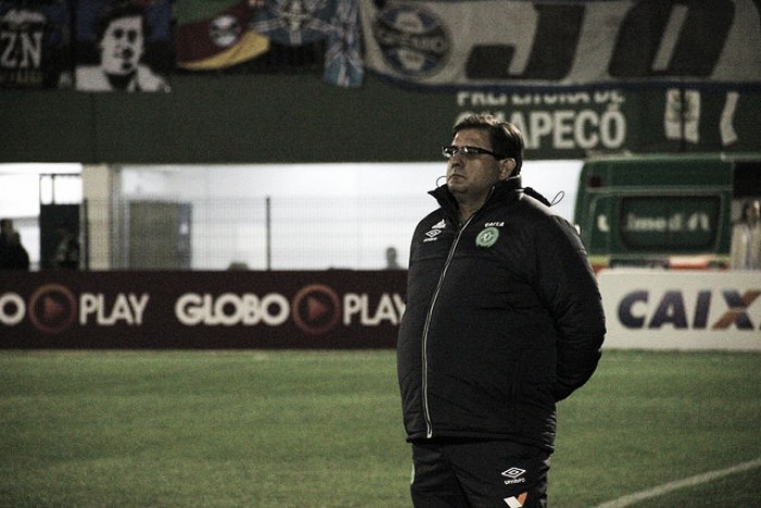 Guto Ferreira deixa comando da Chapecoense e acerta com Bahia