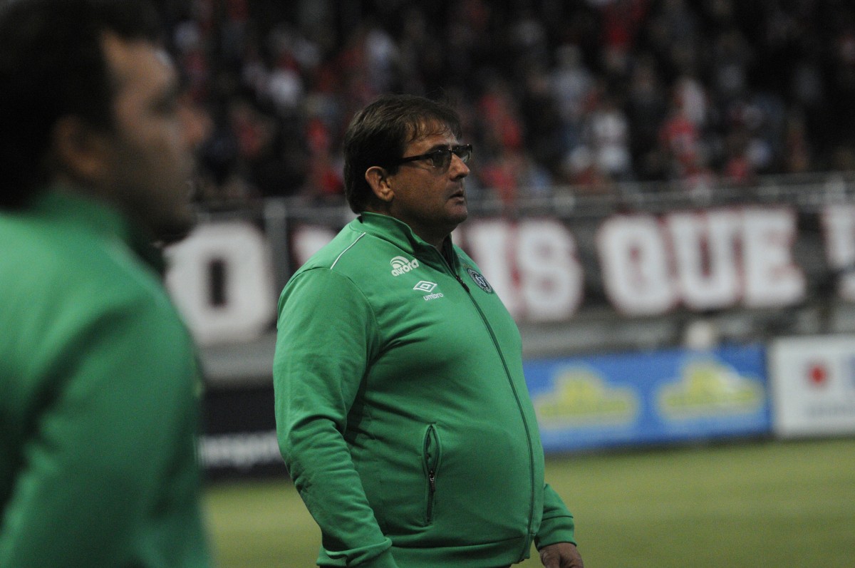 Chapecoense anuncia Guto Ferreira como novo técnico após saída de Gilson Kleina