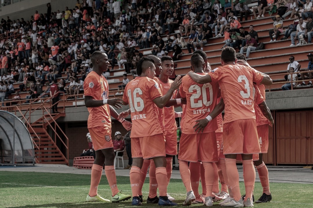 Aguirre y Guzmán una mezcla de
experiencia, juventud y talento en el medio campo de Envigado Aguirre y Guzmán una mezcla de
experiencia, juventud y talento en el medio campo de Envigado