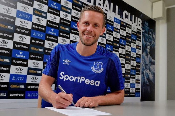 Everton anuncia contratação do meia Sigurdsson, ex-Swansea