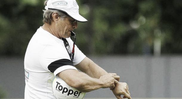 Santos enfrenta Penapolense querendo manter liderança geral da competição