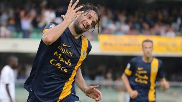 Luca Toni celebrando un gol (elmundo.com.sv)