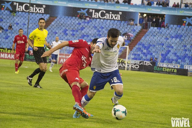 Víctor Rodríguez trata de irse de un rival | Foto: Andrea Royo (VAVEL)