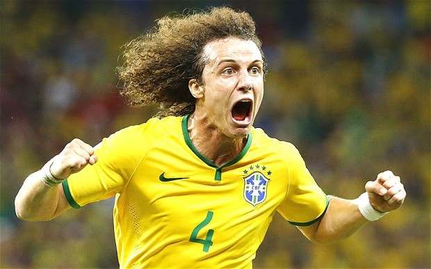 David Luiz celebra su soberbio gol ante Colombia.