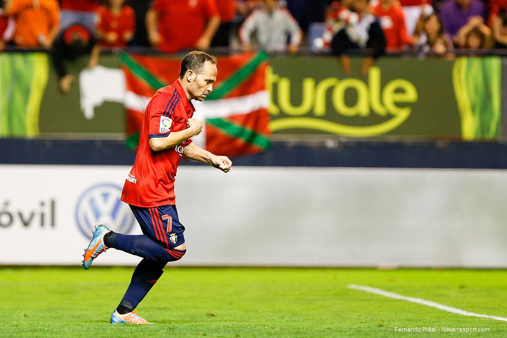 Celebración contenida de Nino tras el gol del empate. Fotografía: Fernando Pidal [Navarrasport.com]