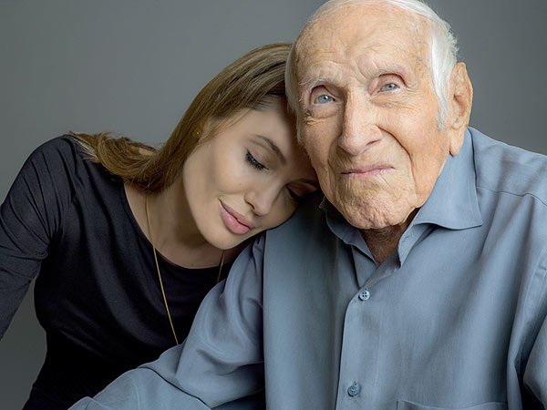 Jolie junto a su inspiración, Louis Zamperini- Foto por People
