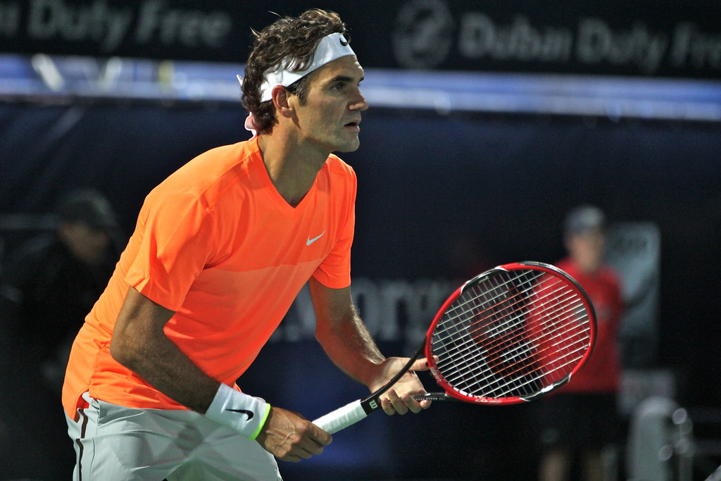 Federer prepara su resto (Foto (sin efecto) Atribución: Marianne Bevis)