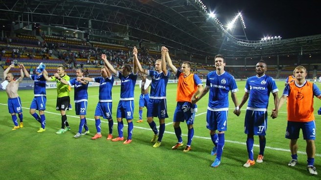 Jugadores del Dinamo celebrando la clasificación. Foto: UEFA.com