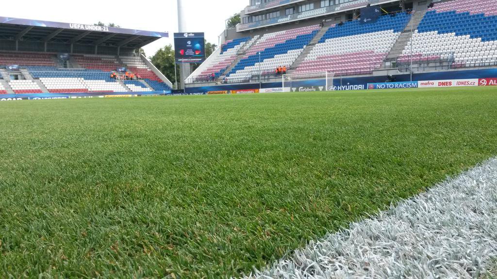The pitch is in top-notch condition this evening. (@DFB_Junioren)