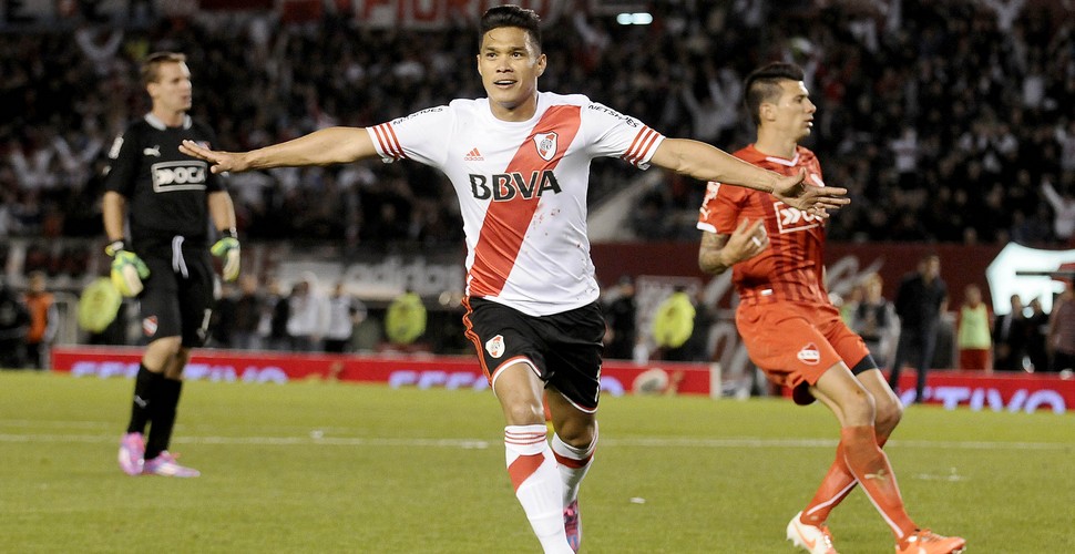 Teo festejando su gol a Independiente. River ganó 4-1.