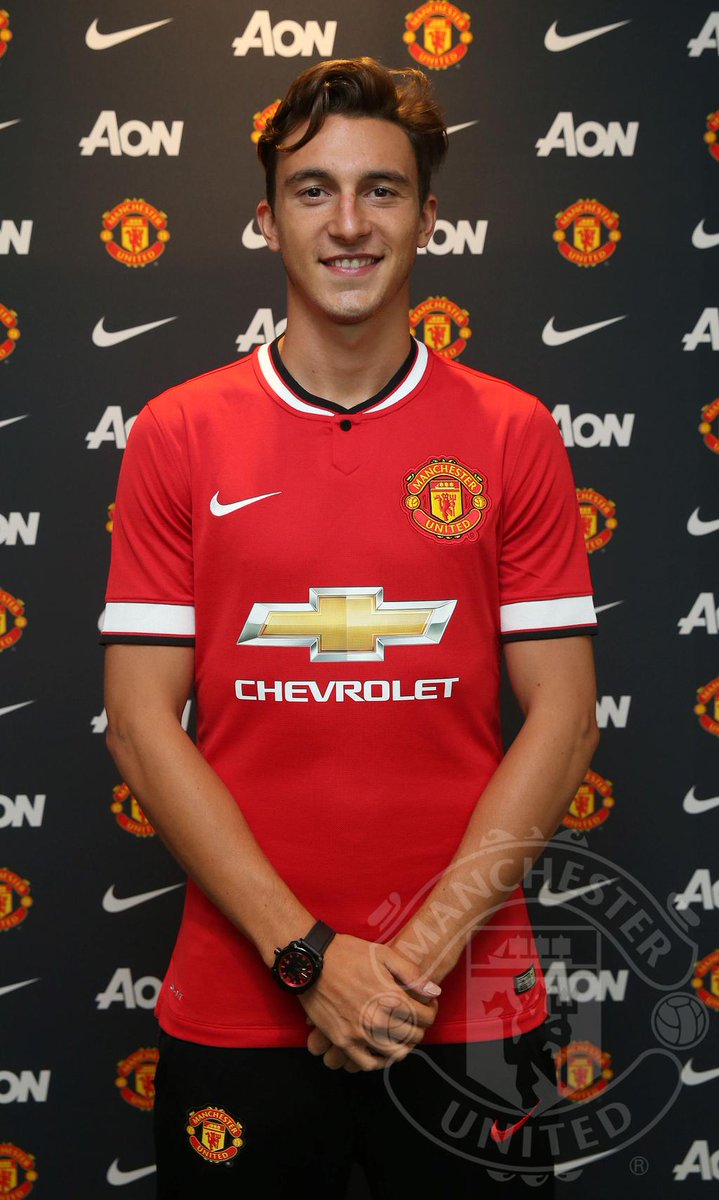 Matteo Darmian signs for Manchester United