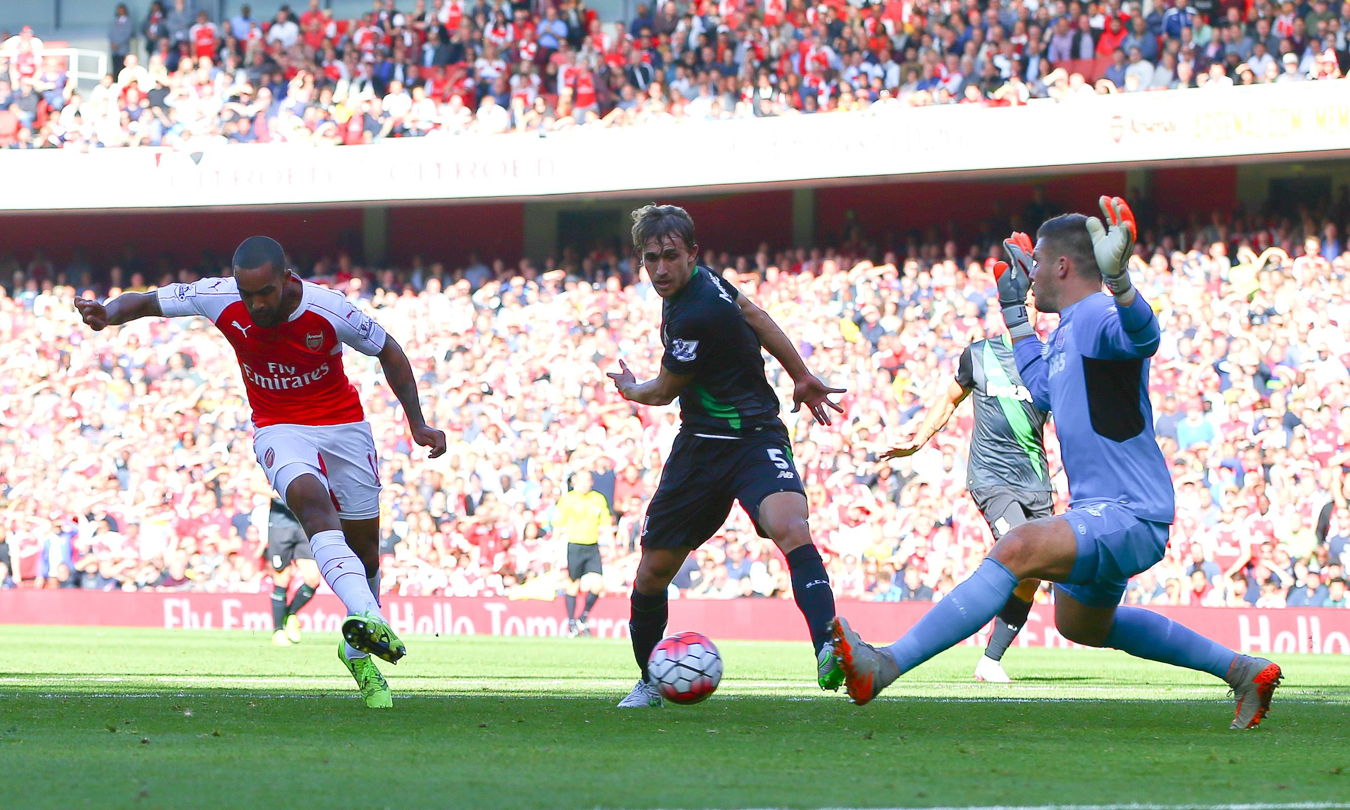 Arsenal defeated Stoke City courtesy of Theo Walcott and Olivier Giroud goals.