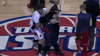 Robin Lopez attacks the Detroit Pistons for no apparent reason (Photo Courtesy of For The Win/ftw.usatoday.com)
