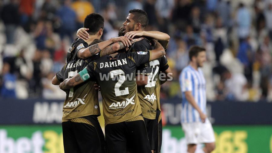 El Elche celebra un gol en La Rosaleda. Fotografía: LFP