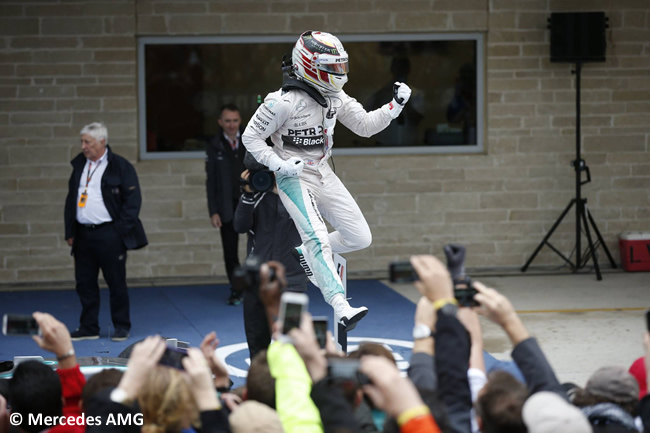 Hamilton celebra la victoria y el título | Fuente: Mercedes AMG