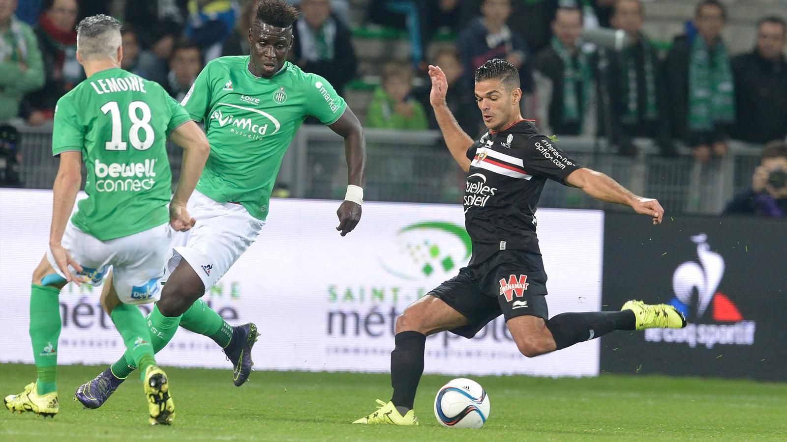 Hatem Ben Arfa taking on Saint-Etienne. (Eurosport)