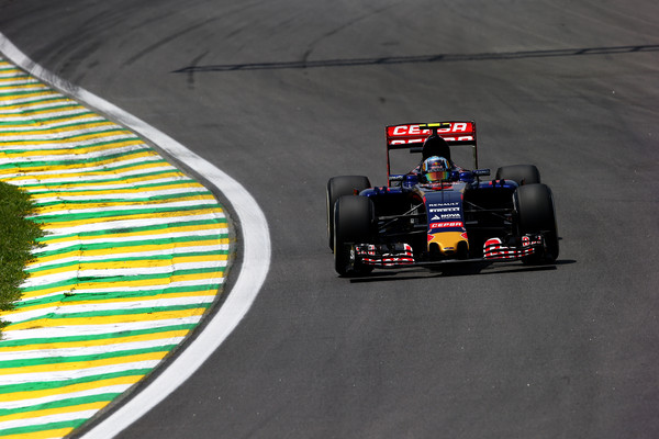 Carlos Sainz, durante la clasificación del GP de Brasil 2015.