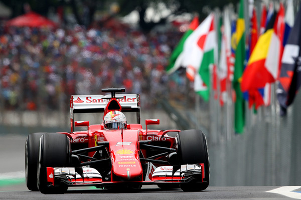 Sebastian Vettel rueda en el Gran Premio de Brasil 2015