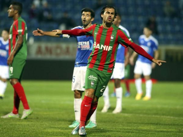 Tiago Rodrígues celebra su gol a Feirense.