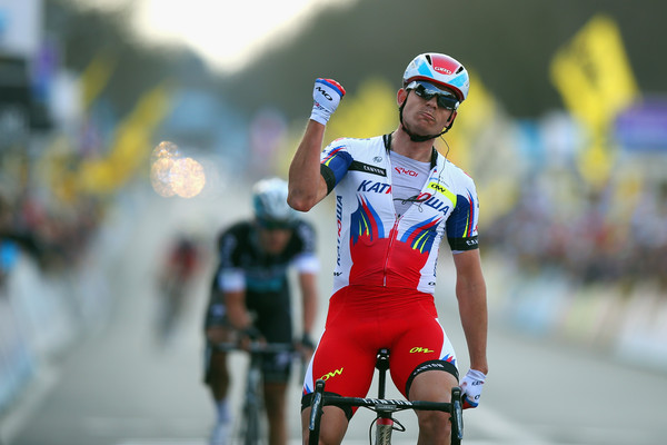 Alexander Kristoff celebra su triunfo en el Tour de Flandes 2015.