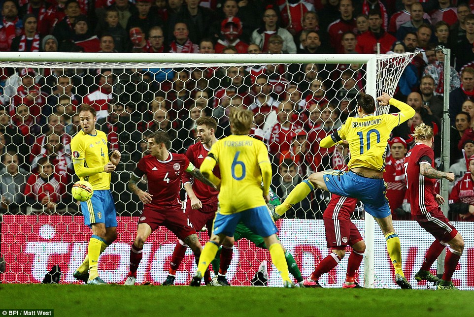 Ibrahimovic knocks in the first goal (photo: BPI)