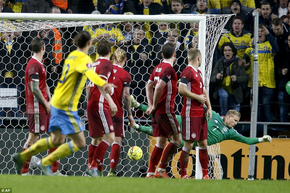 Ibrahimovic's free-kick was too good for the goalkeeper (photo: AP)